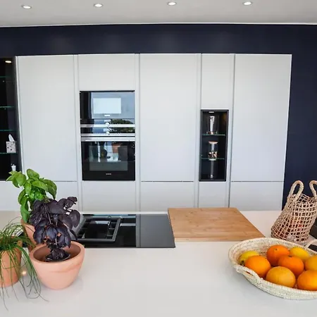 Hébergement de vacances Contemporary With Sea View In *