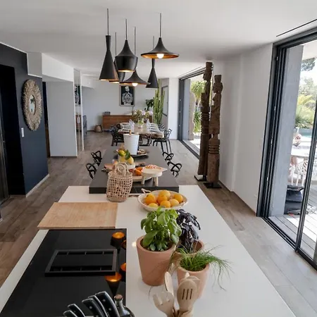 Contemporary With Sea View In Hébergement de vacances Hyères