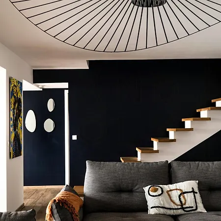 Contemporary With Sea View In Hébergement de vacances