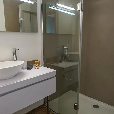 Contemporary With Sea View In Hébergement de vacances *