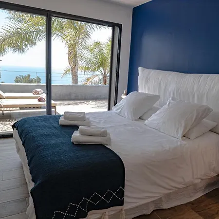 Contemporary With Sea View In