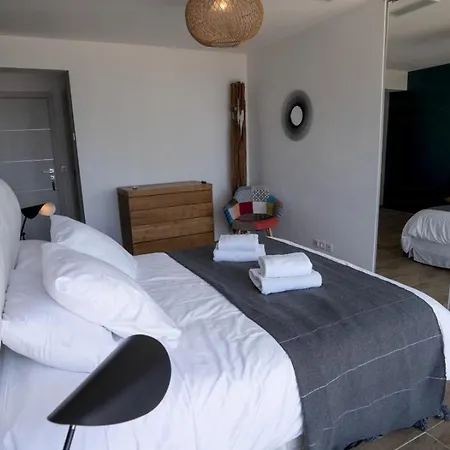 Hébergement de vacances Contemporary With Sea View In