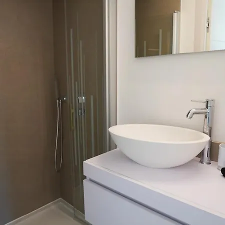 بيت للعطل Contemporary With Sea View In *