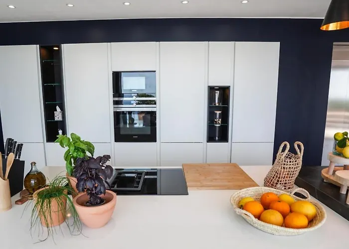 Сasa de vacaciones Contemporary With Sea View In Hyères