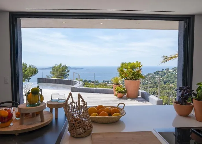 Contemporary With Sea View In Feriehus Hyères