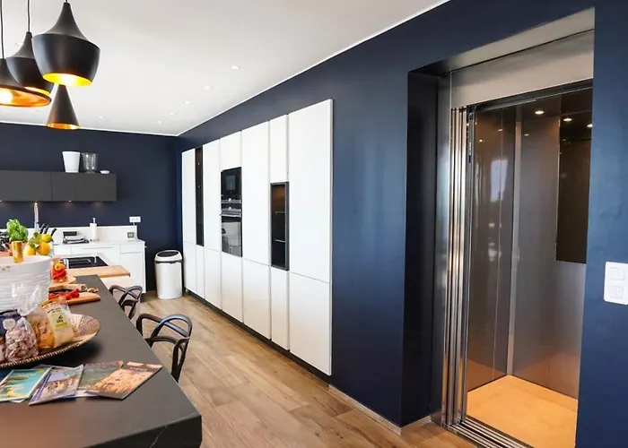 Contemporary With Sea View In Feriehus