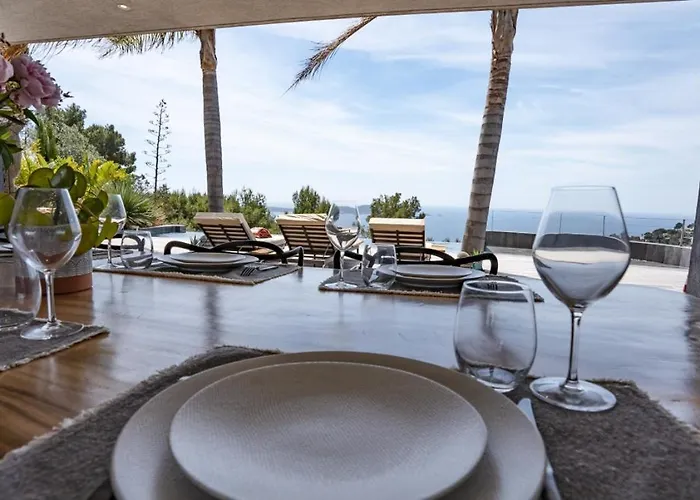 Contemporary With Sea View In Сasa de vacaciones *