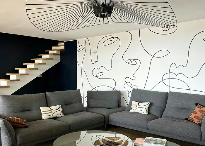 Contemporary With Sea View In Feriehus *