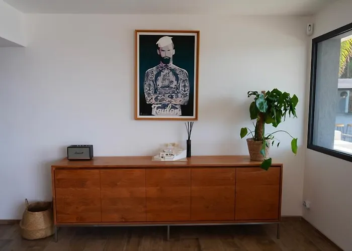 Сasa de vacaciones Contemporary With Sea View In