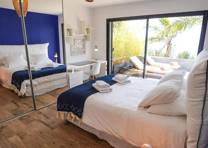 Contemporary With Sea View In Feriehus Hyères