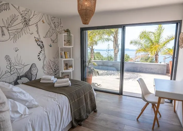 Contemporary With Sea View In Сasa de vacaciones