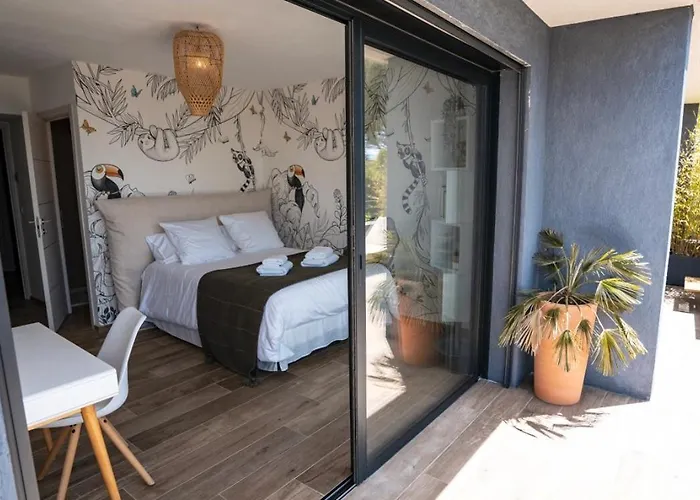 Contemporary With Sea View In Сasa de vacaciones *