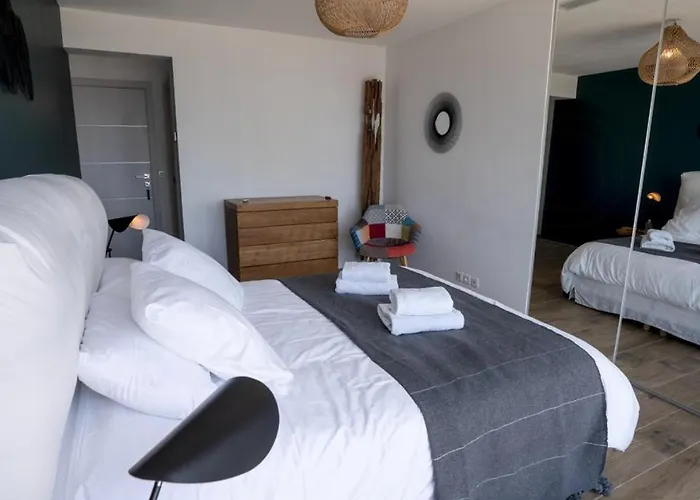 Contemporary With Sea View In Feriehus