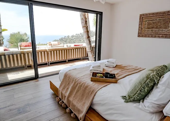 Contemporary With Sea View In Сasa de vacaciones