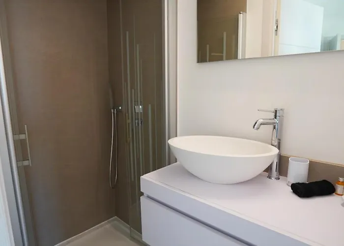 Сasa de vacaciones Contemporary With Sea View In *