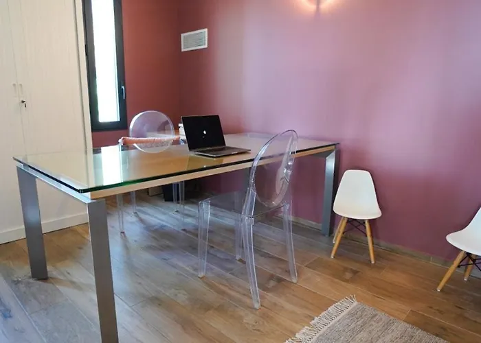 Contemporary With Sea View In Сasa de vacaciones Hyères