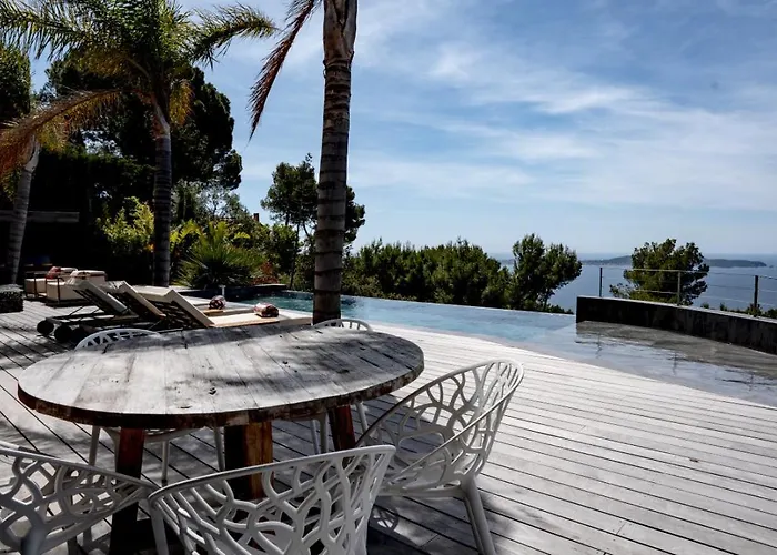 Contemporary With Sea View In