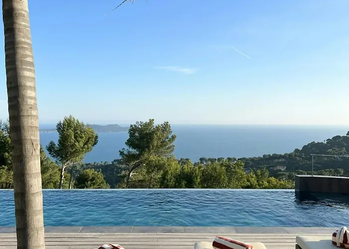 Contemporary With Sea View In Сasa de vacaciones *