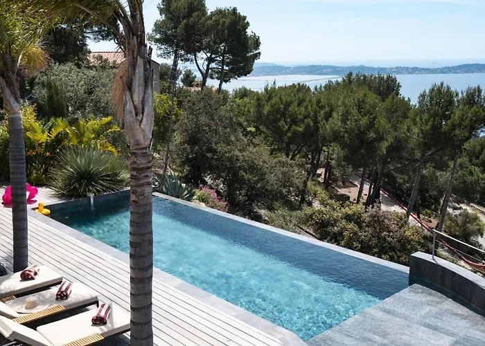 Сasa de vacaciones Contemporary With Sea View In