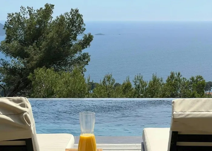 Contemporary With Sea View In Hyères