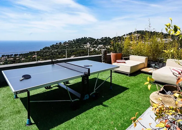 Contemporary With Sea View In Hyères